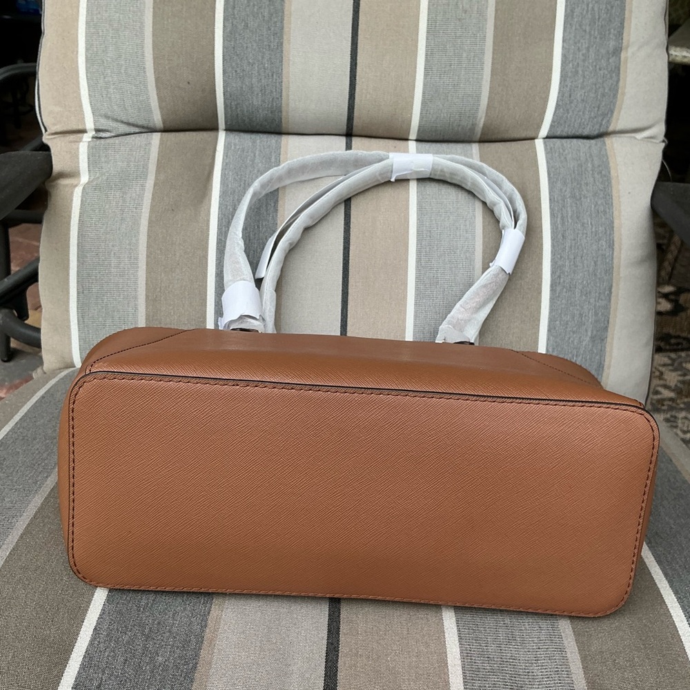 Michael Kors Charlotte Large Leather Top-Zip Tote Bag - Picture 3 of 16